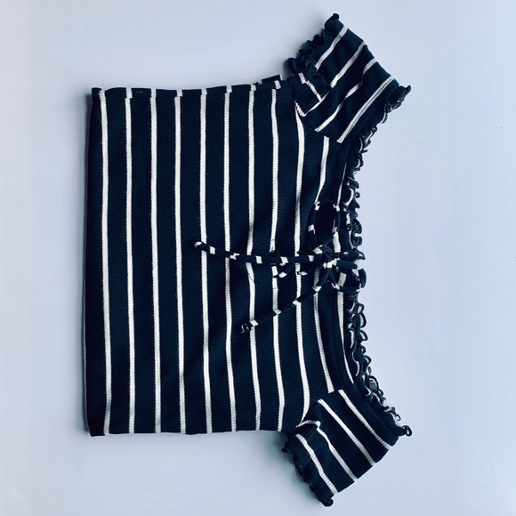 Aeropostale Tops - AEROPOSTALE OFF SHOULDER LETTUCE TRIM TOP